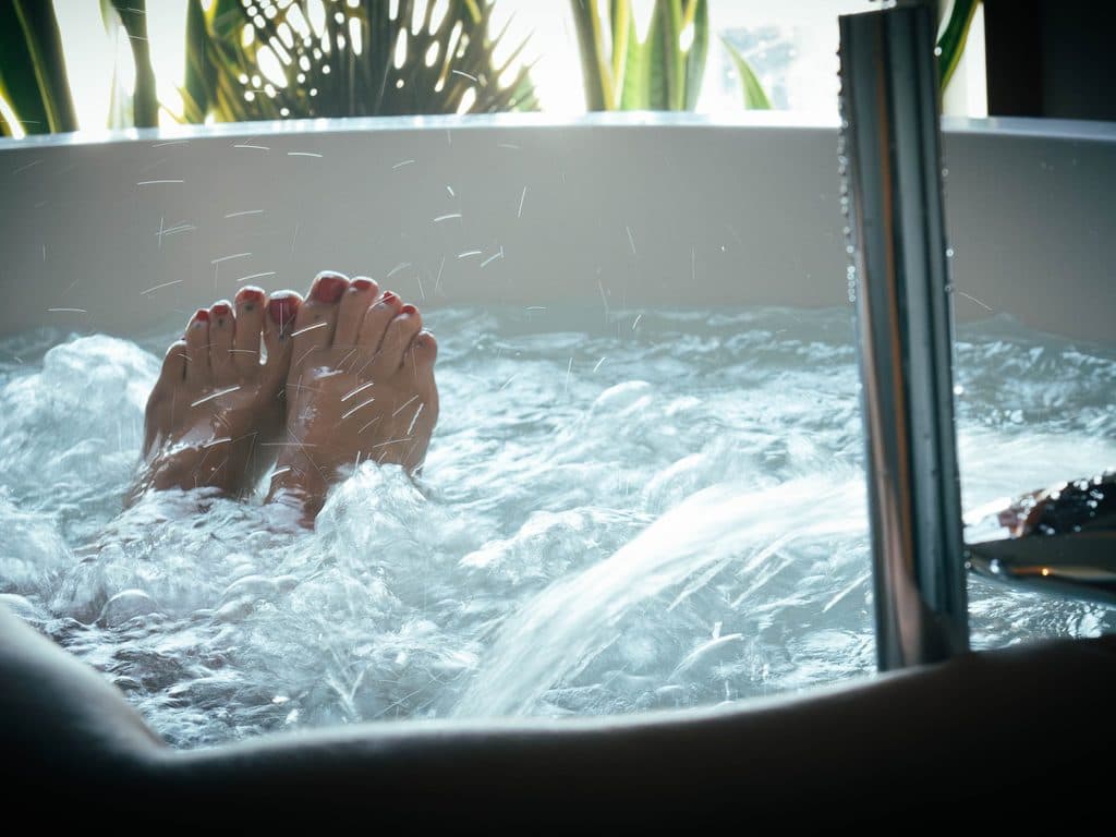 Sala de masaje erótico con ambiente oriental en Asiática Spa Vigo